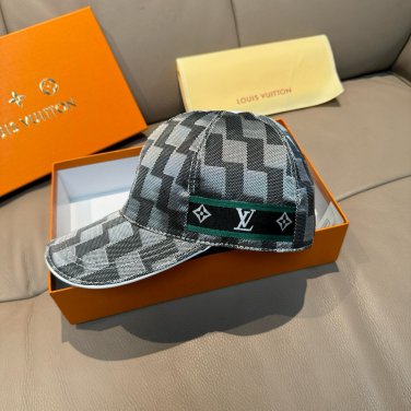 The new LV original single baseball cap with print, made of top-grain cowhide (62)