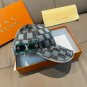 The new LV original single baseball cap with print, made of top-grain cowhide (62)