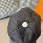 The new LV original single baseball cap with print, made of top-grain cowhide (59)