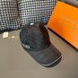 The new LV original single baseball cap with print, made of top-grain cowhide (57)