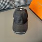 The new LV original single baseball cap with print, made of top-grain cowhide (56)