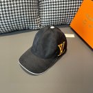 The new LV original single baseball cap with print, made of top-grain cowhide (55)