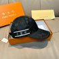 The new LV original single baseball cap with print, made of top-grain cowhide (53)