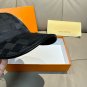 The new LV original single baseball cap with print, made of top-grain cowhide (53)