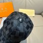 The new LV original single baseball cap with print, made of top-grain cowhide (53)