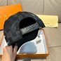 The new LV original single baseball cap with print, made of top-grain cowhide (53)