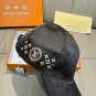The new LV original single baseball cap with print, made of top-grain cowhide (51)