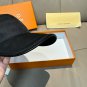 The new LV original single baseball cap with print, made of top-grain cowhide (50)