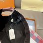 The new LV original single baseball cap with print, made of top-grain cowhide (49)