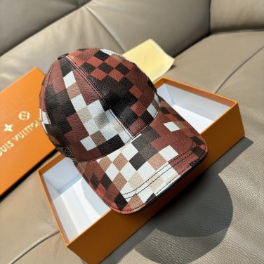 The new LV original single baseball cap with print, made of top-grain cowhide (48)