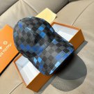 The new LV original single baseball cap with print, made of top-grain cowhide (38)