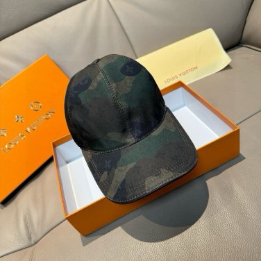 The new LV original single baseball cap with print, made of top-grain cowhide (37)