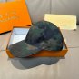 The new LV original single baseball cap with print, made of top-grain cowhide (37)