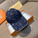 The new LV original single baseball cap with print, made of top-grain cowhide (35)