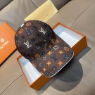 The new LV original single baseball cap with print, made of top-grain cowhide (34)