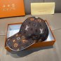The new LV original single baseball cap with print, made of top-grain cowhide (34)