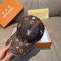 The new LV original single baseball cap with print, made of top-grain cowhide (34)