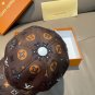 The new LV original single baseball cap with print, made of top-grain cowhide (34)