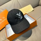 The new LV original single baseball cap with print, made of top-grain cowhide (32)
