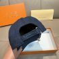 The new LV original single baseball cap with print, made of top-grain cowhide (29)
