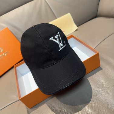 The new LV original single baseball cap with print, made of top-grain cowhide (26)