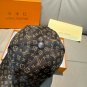 The new LV original single baseball cap with print, made of top-grain cowhide (25)