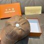 The new LV original single baseball cap with print, made of top-grain cowhide (13)