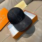 The new LV original single baseball cap with print, made of top-grain cowhide (12)