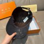 The new LV original single baseball cap with print, made of top-grain cowhide (12)