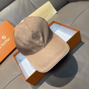 The new LV original single baseball cap with print, made of top-grain cowhide (10)