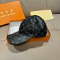 The new LV original single baseball cap with print, made of top-grain cowhide (2)