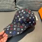 The new LV original single baseball cap features a printed gradient jacquard pattern (8)