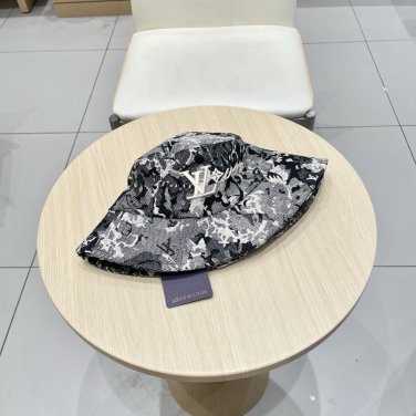 The LV LV 2024 fisherman's hat is light and breathable. Perfect silhouette (40)