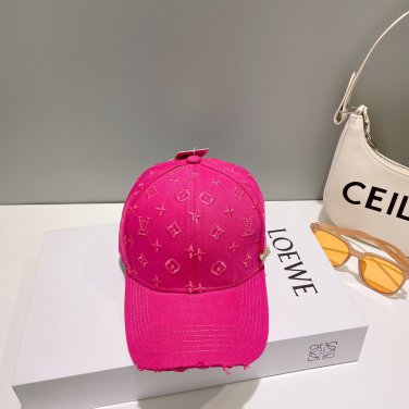 The new LV baseball cap is high-end and elegant, versatile and suitable for both men and women (106)