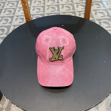 The new LV baseball cap is high-end and elegant, versatile and suitable for both men and women (114)