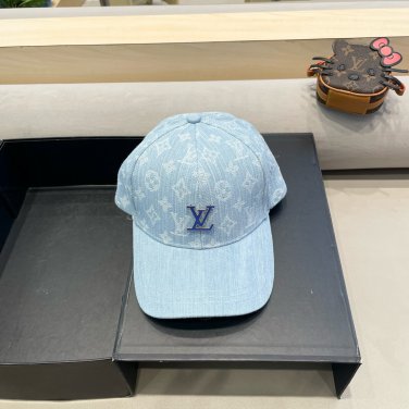 The new LV baseball cap is high-end and elegant, versatile and suitable for both men and women (111)