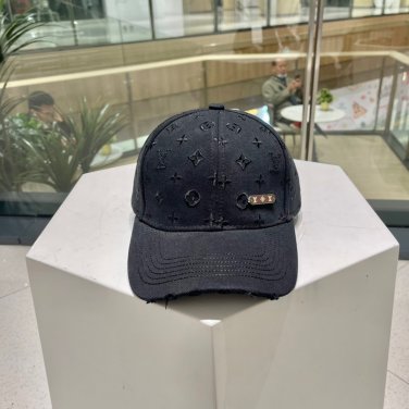 The new LV baseball cap is high-end and elegant, versatile and suitable for both men and women (102)
