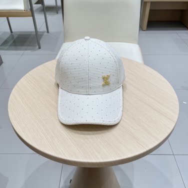 The new LV baseball cap is high-end and elegant, versatile and suitable for both men and women (101)
