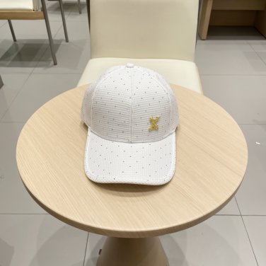 The new LV baseball cap is high-end and elegant, versatile and suitable for both men and women (100)