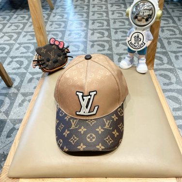 The new LV baseball cap is high-end and elegant, versatile and suitable for both men and women (97)