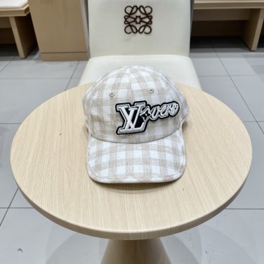 The new LV baseball cap is high-end and elegant, versatile and suitable for both men and women (86)