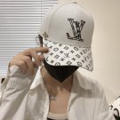 The new LV baseball cap is high-end and elegant, versatile and suitable for both men and women (80)