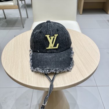 The new LV baseball cap is high-end and elegant, versatile and suitable for both men and women (77)