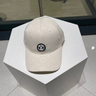 The new LV baseball cap is high-end and elegant, versatile and suitable for both men and women (53)