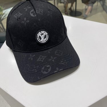 The new LV baseball cap is high-end and elegant, versatile and suitable for both men and women (49)