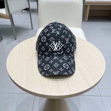 The new LV baseball cap is high-end and elegant, versatile and suitable for both men and women (48)