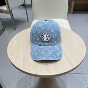 The new LV baseball cap is high-end and elegant, versatile and suitable for both men and women (46)