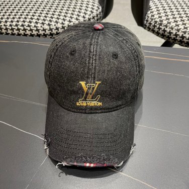 The new LV baseball cap is high-end and elegant, versatile and suitable for both men and women (49)