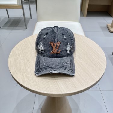 The new LV baseball cap is high-end and elegant, versatile and suitable for both men and women (22)