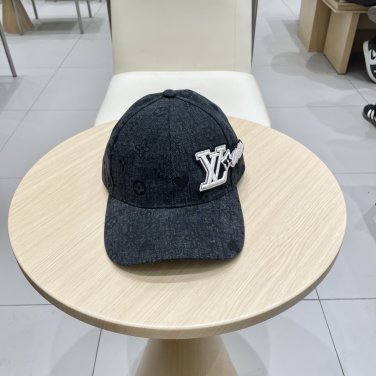 The new LV baseball cap is high-end and elegant, versatile and suitable for both men and women (16)